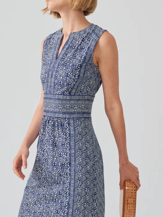 J. McLaughlin Dresses & Skirts - J. McLaughlin Blue Printed Sleeveless Midi Dress